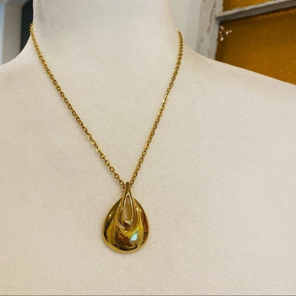 Vintage Gold Tone Chain Pendant 18” Long Tear Drop Design - Picture 12 of 15